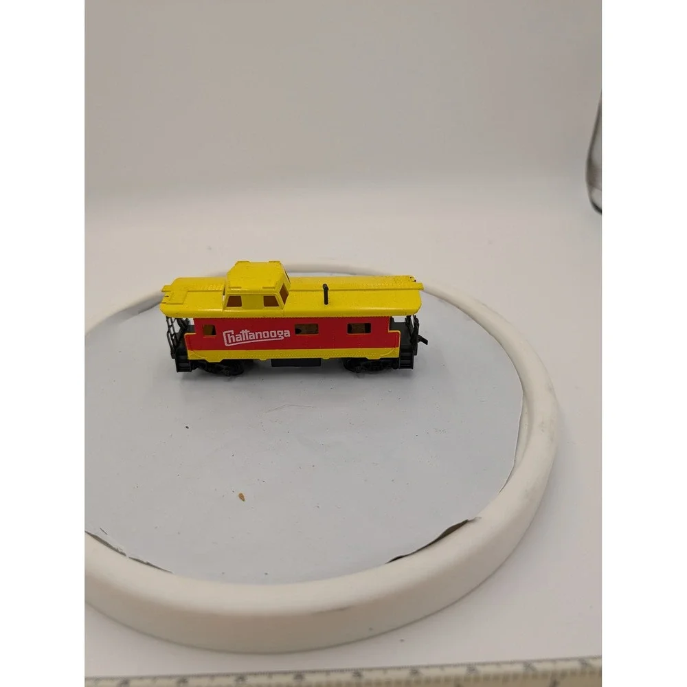 Tyco HO Scale‎ Chattanooga Caboose Red Yellow Vintage Model Train Car